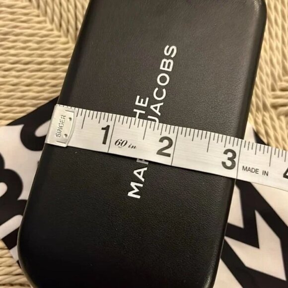 Marc Jacobs Sunglasses Case With Cleaning Cloth Black Hardcover Oversized NEW - Picture 10 of 16